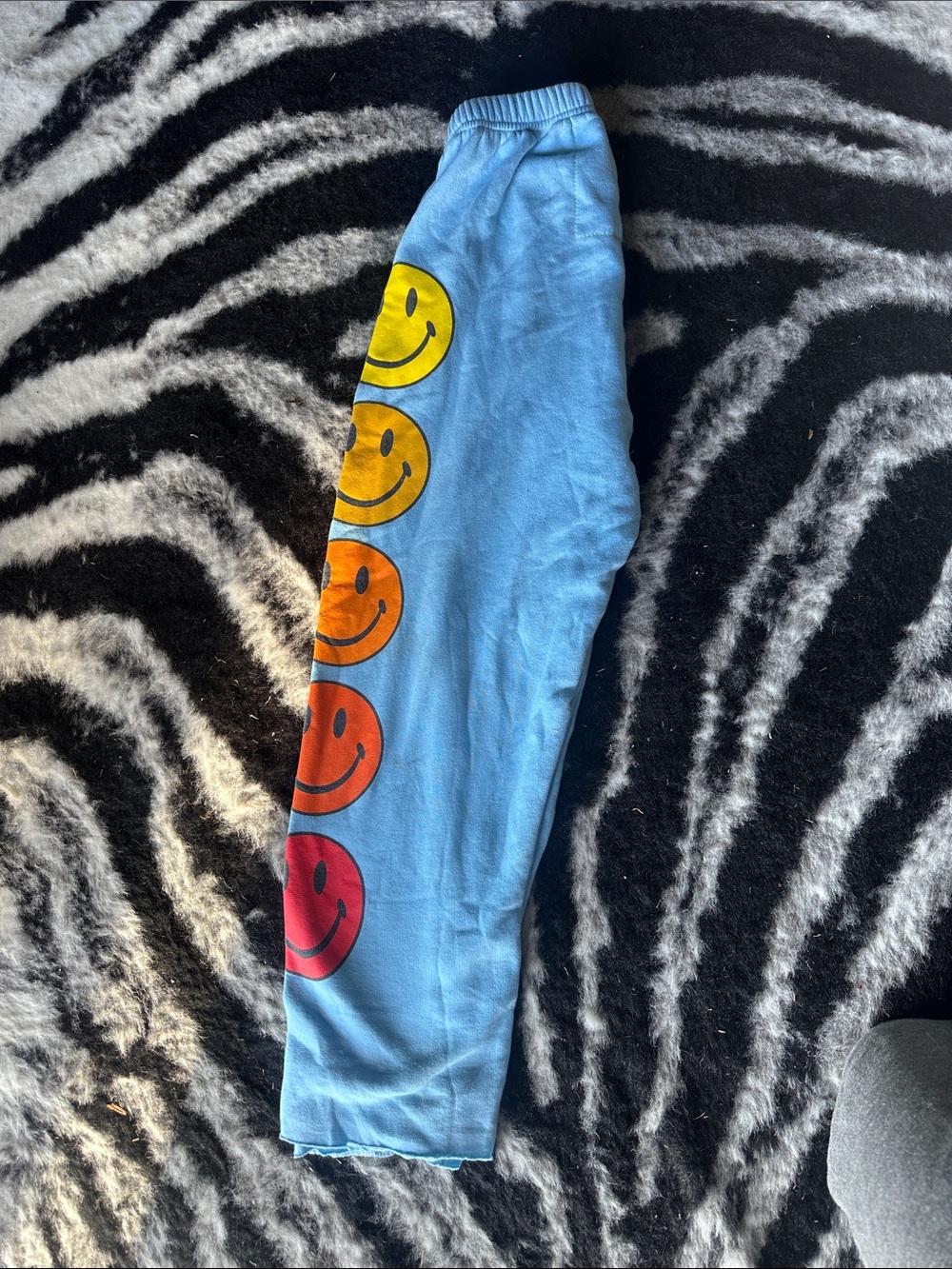 Aviator Nation Lot, smiley, bolt, logo joggers and tee - Picture 2 of 12